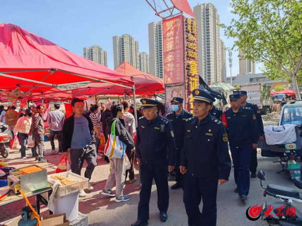 九鼎配资 “五一”我在岗 守护岛城美好假期 青岛城管坚守岗位诠释“劳动最光荣”