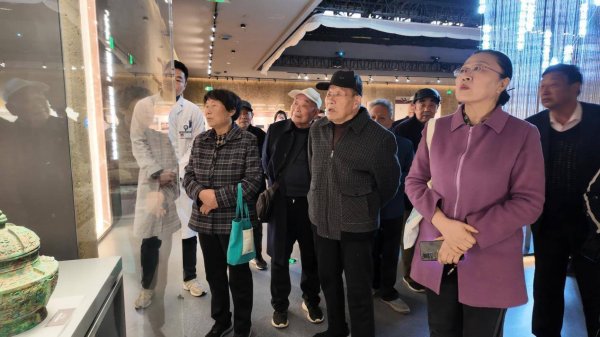 金风资本 濉溪县濉溪镇：“五老”打卡工业遗产文化地