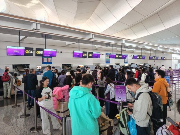 豪泰配资 24条进出疆及疆内航线！新海航乌鲁木齐航空畅通冬季旅游通道